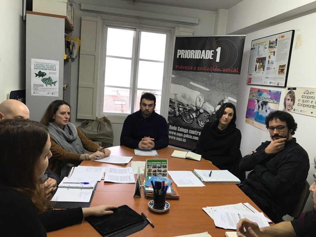 A Xunta Directiva de EAPN-Galicia e Ángela Rodriguez, diputada de En Marea